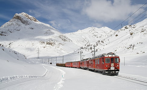 Il Trenino Rosso del Bernina e la sua magia