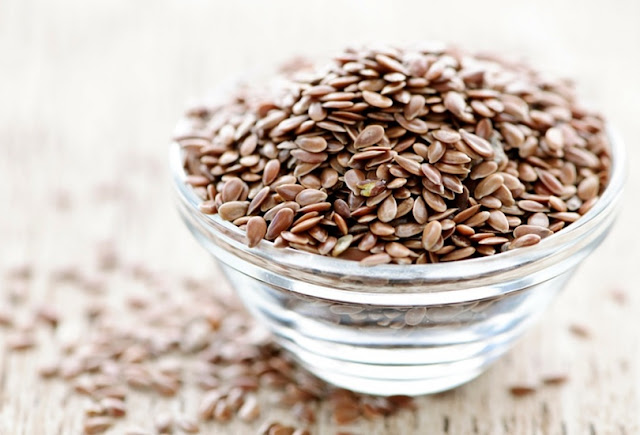 Semi di lino: quanti benefici su pelle e capelli