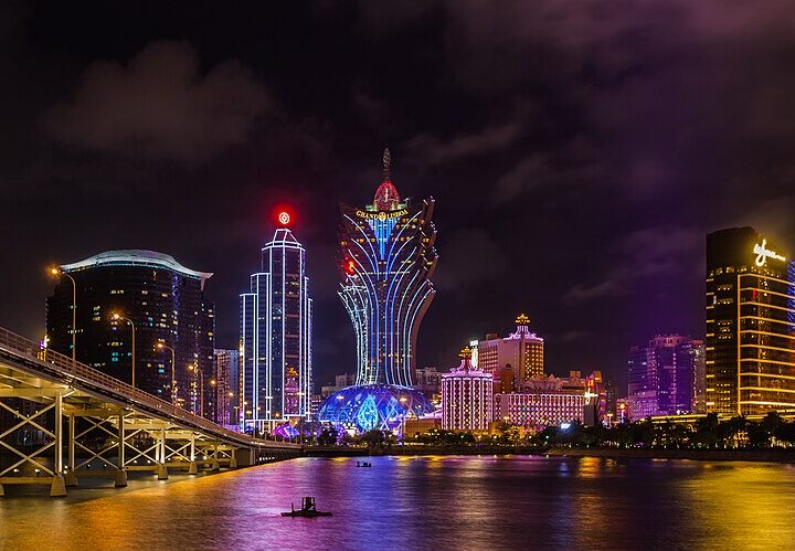 Macao, dove l’Europa incontra l’Asia tra azulejos, templi e luci da casinò