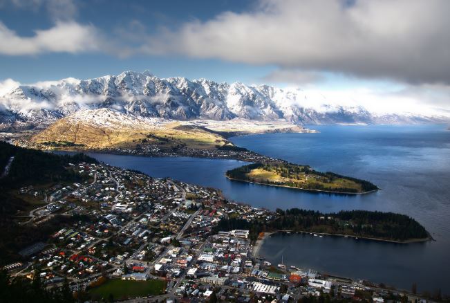 Queenstown: il salotto alpino dove l’adrenalina incontra il relax sul lago.