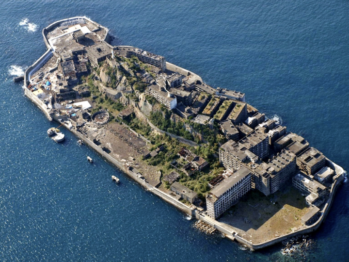 Battleship Island, la città fantasma del mare 