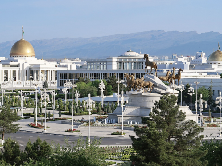 ASHGABAT: la città di marmo che sfida il deserto e il silenzio