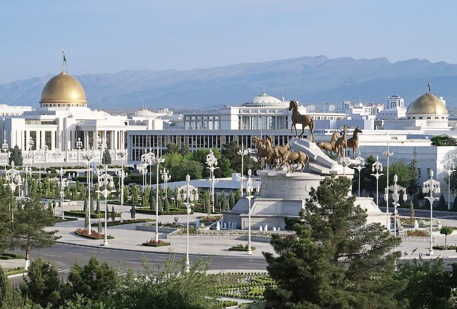ASHGABAT: la città di marmo che sfida il deserto e il silenzio